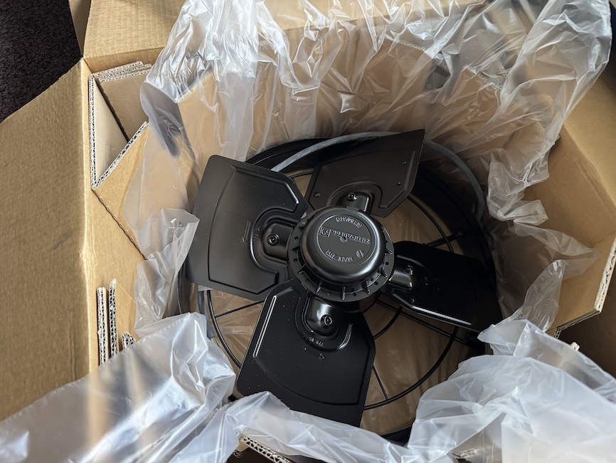 IMG_5996-Ziehl-Abegg FB045-VDF.4F.A4S. vent1.jpg